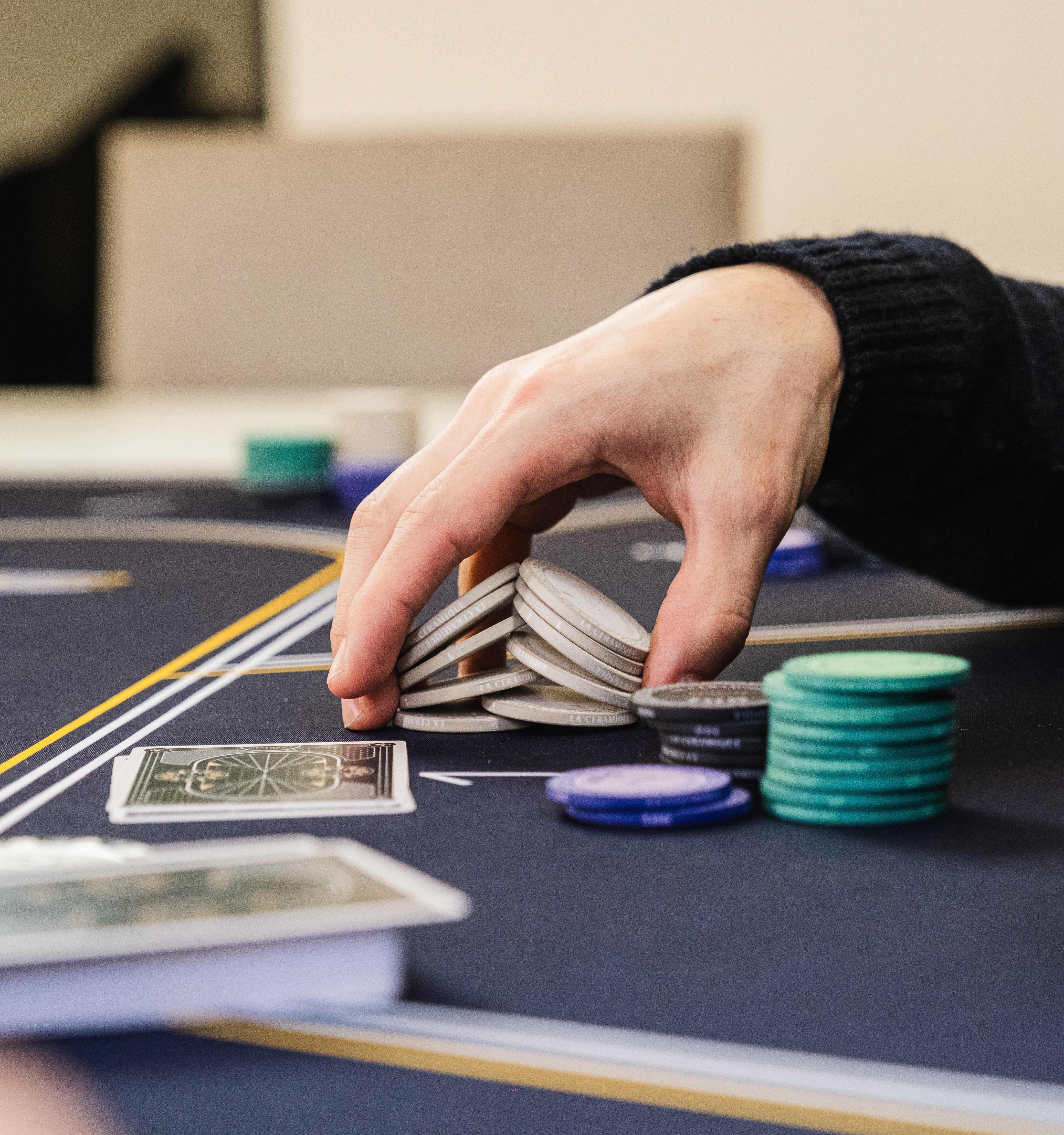 Réussir à Wall Street ? Apprenez le poker plutôt que l’économie.