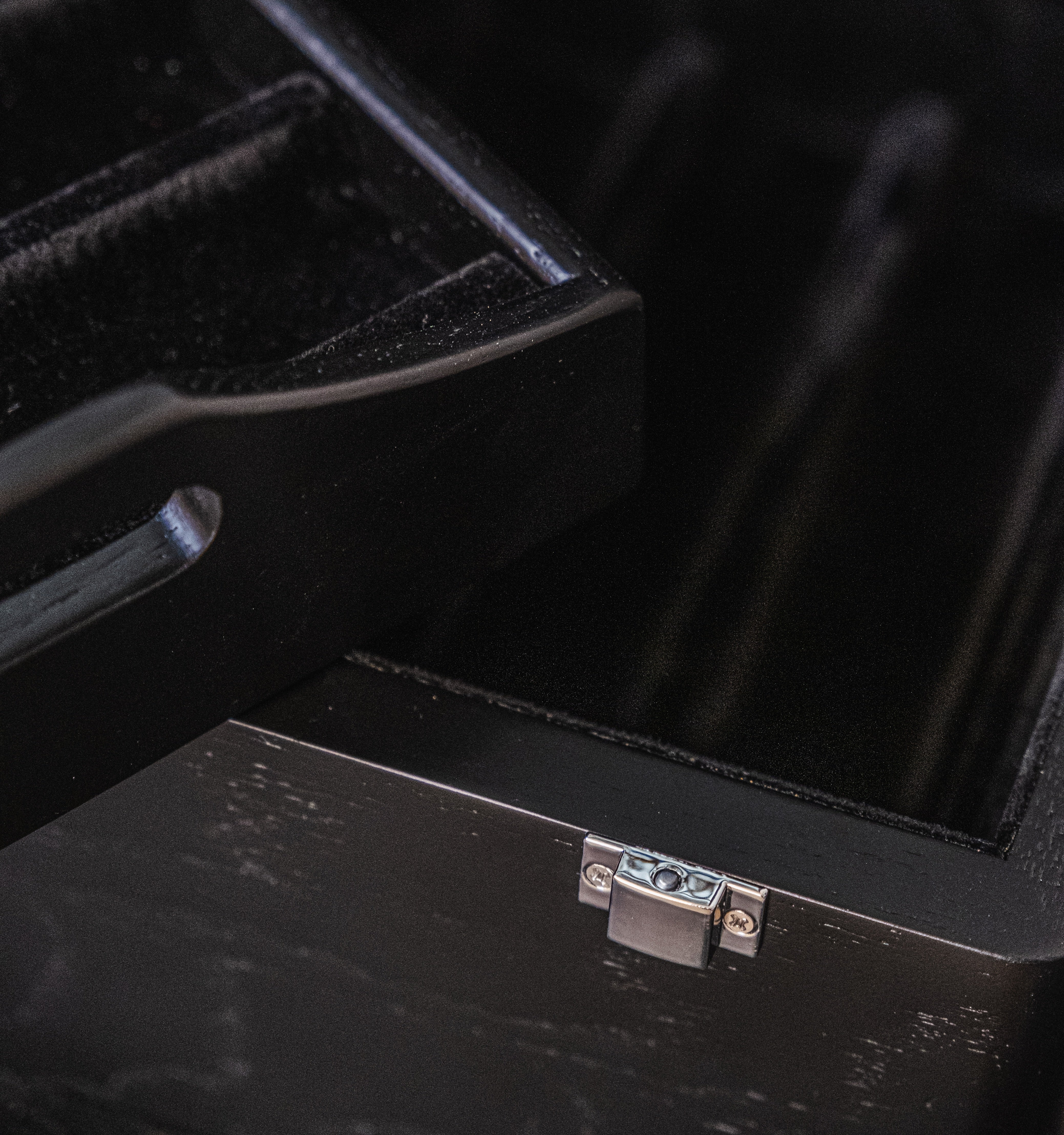 Empty solid wood poker case for 500 chips