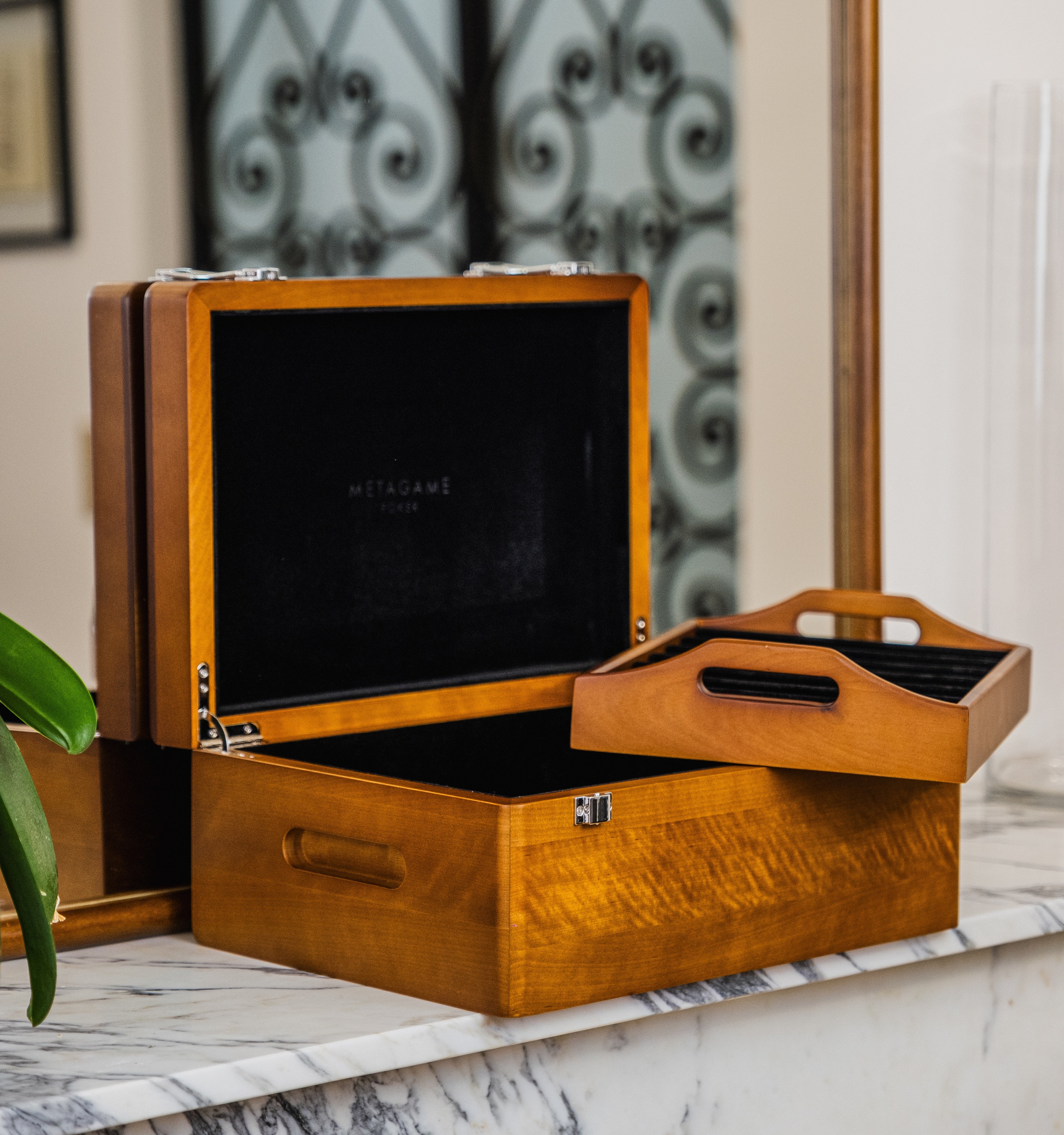 Empty solid wood poker case for 500 chips