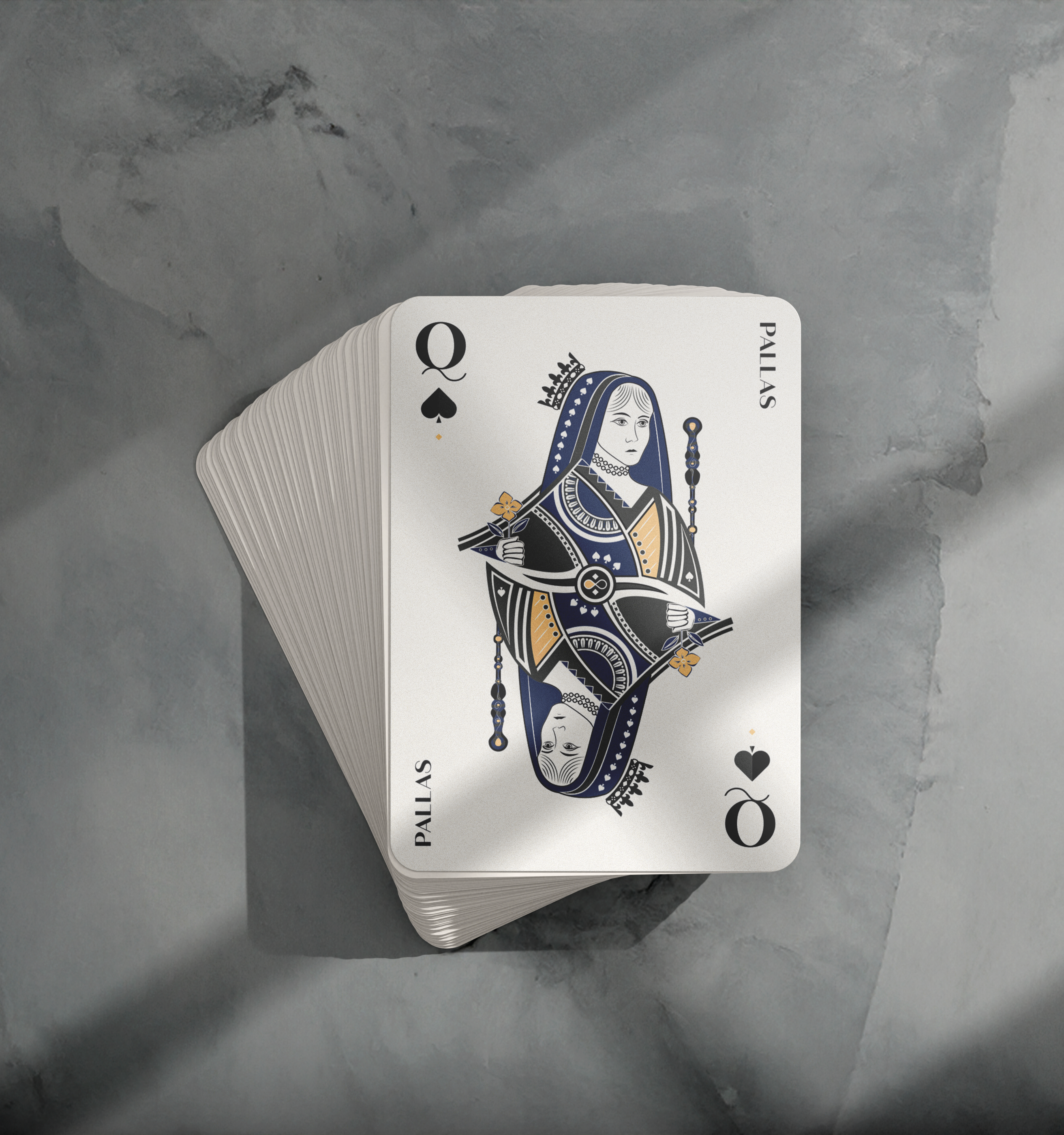 Jeu de cartes en éventail avec dame de pique 4 index